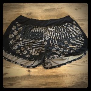 Black saucony running shorts